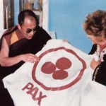 nicolas roerich bandera de la paz y dalai lama