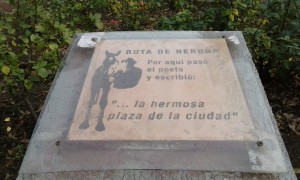 neruda plaza placa